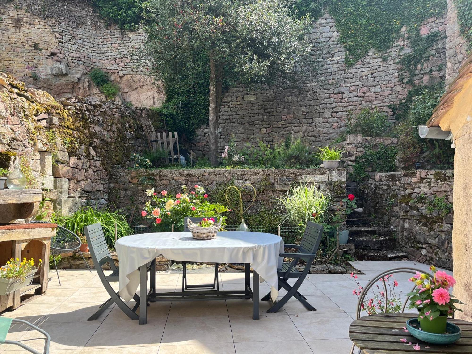 Maison Cosy En Plein Centre Ville Semur-en-Auxois Bagian luar foto